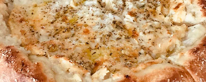 La Receta del Mes: Pizza con crema de coliflor y queso