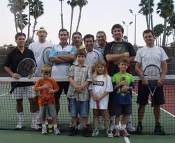 Roberto Diez y sus amigos tenistas